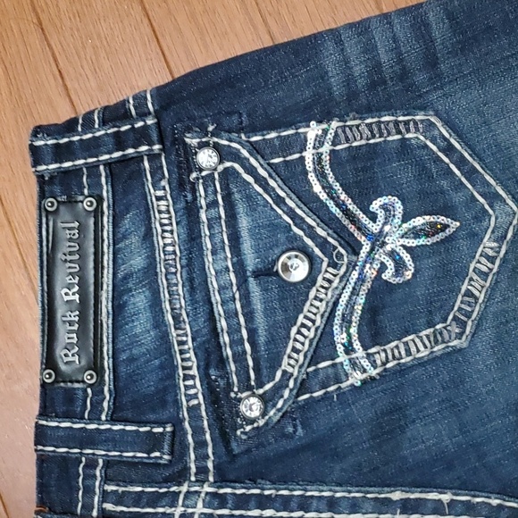 NWOT ROCK REVIVAL LUNA  MID RISE STRETCHY DENIM SHORTS WEAR CUFFED OR DOWN - Picture 16 of 16